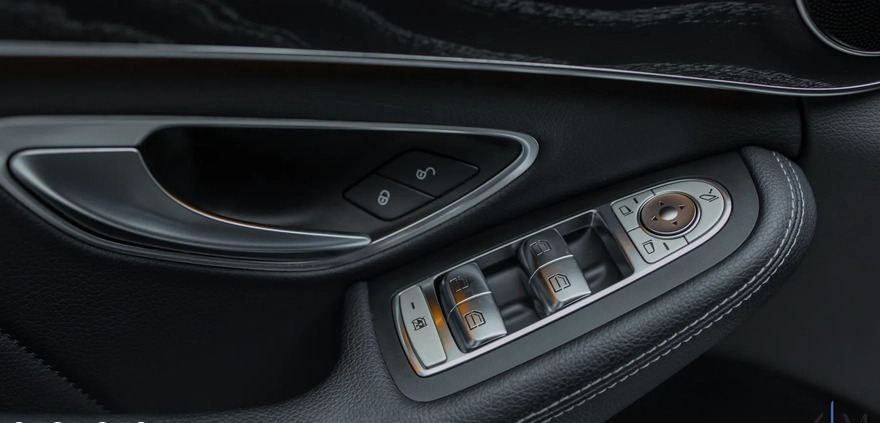 Mercedes-Benz Klasa C cena 114900 przebieg: 114900, rok produkcji 2017 z Okonek małe 631